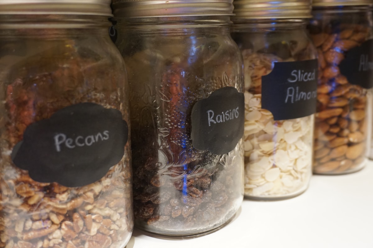 Seasonal eating guide and fresh produce selection tips